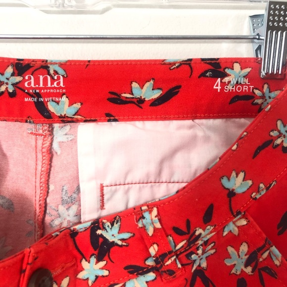 Red twill shorts - Picture 2 of 4